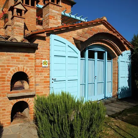 In With Pool & Garden Cortona
